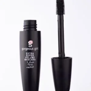 Gourgeous girl Extra Mascara